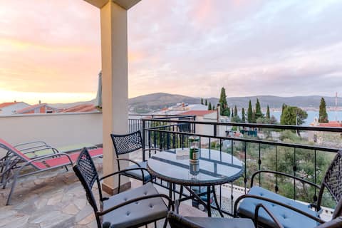 Apartments Villa Kameja - Two Bedroom Apartment with Terrace and Sea View (Crni)