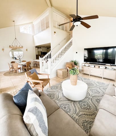 3BR/3BA Villa: Central A/C! Short Walk To Beach!