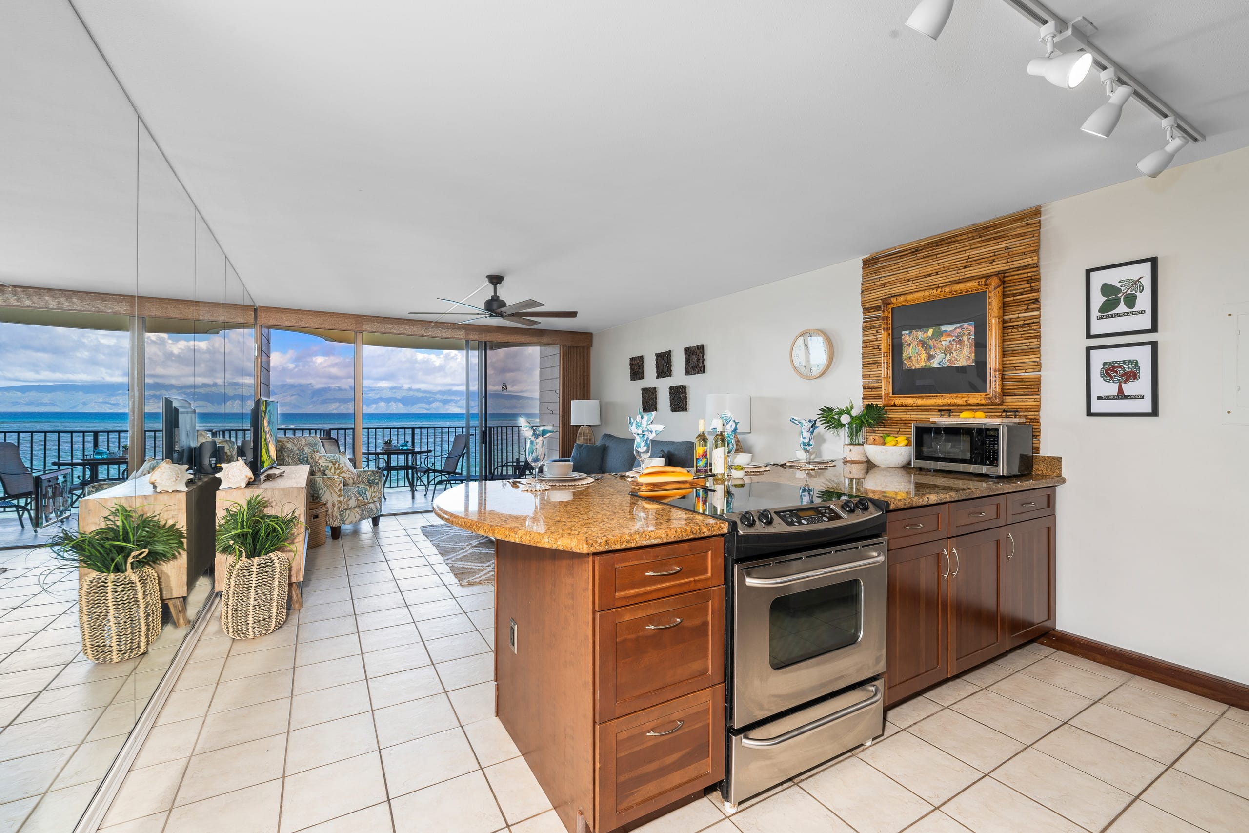 Condo in Lahaina · ★4.45 · 1 bedroom · 2 beds · 1 bath - Image 10
