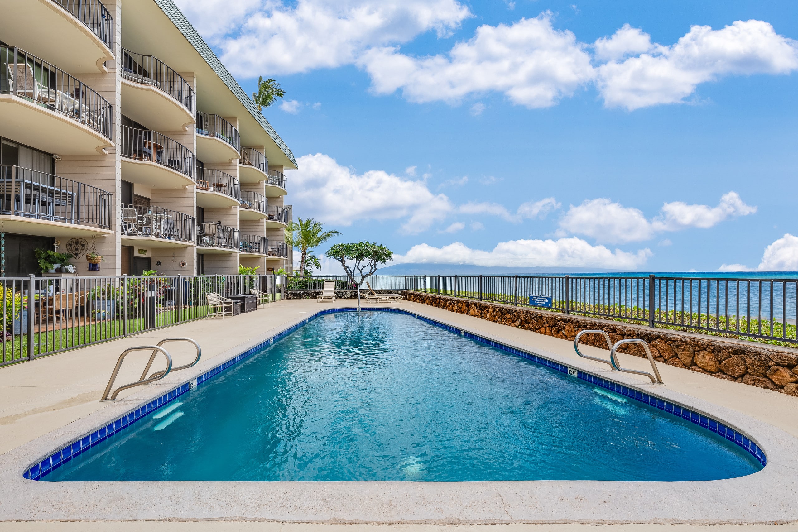 Condo in Lahaina · ★4.45 · 1 bedroom · 2 beds · 1 bath - Image 33