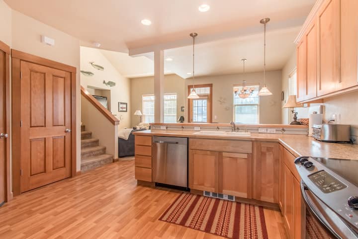 Shoreham Cottage - Pacific City, OR