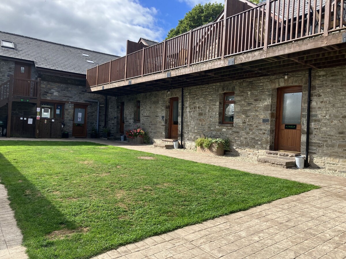 Vale Chestnut Farm with stunning mountain views Houses for Rent in