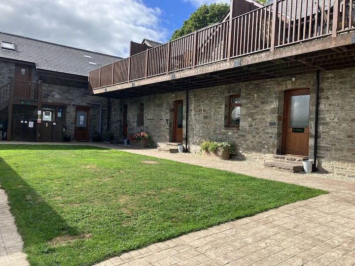 Vale Chestnut Farm with stunning mountain views Houses for Rent in