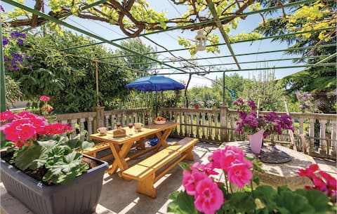 Beautiful home in Kastav with kitchen