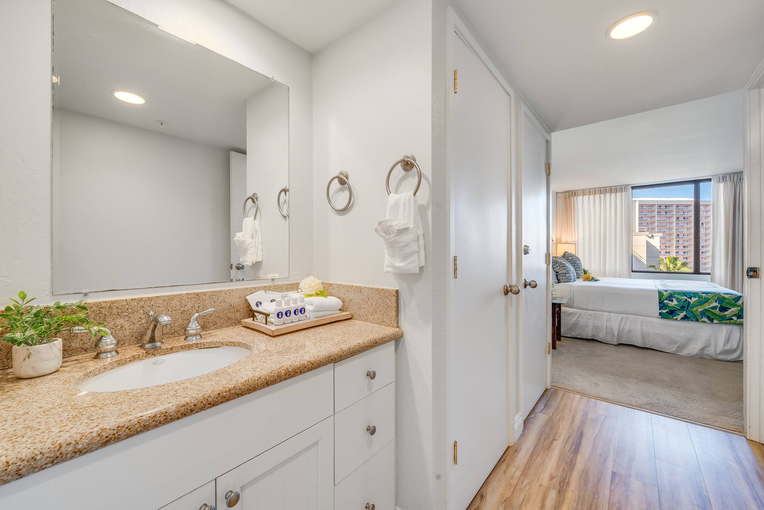 Condo in Lahaina · ★4.76 · 2 bedrooms · 4 beds · 2 baths - Image 18