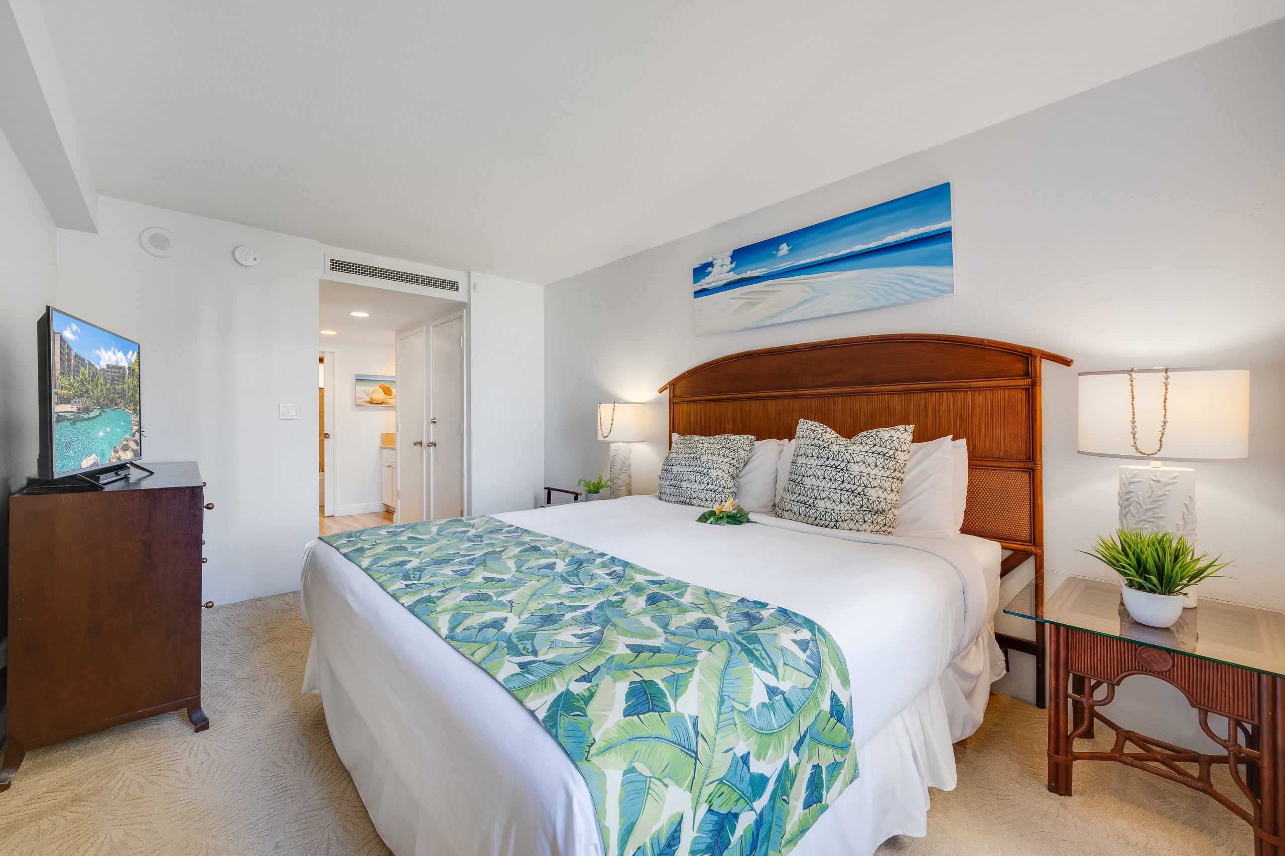 Condo in Lahaina · ★4.76 · 2 bedrooms · 4 beds · 2 baths - Image 12