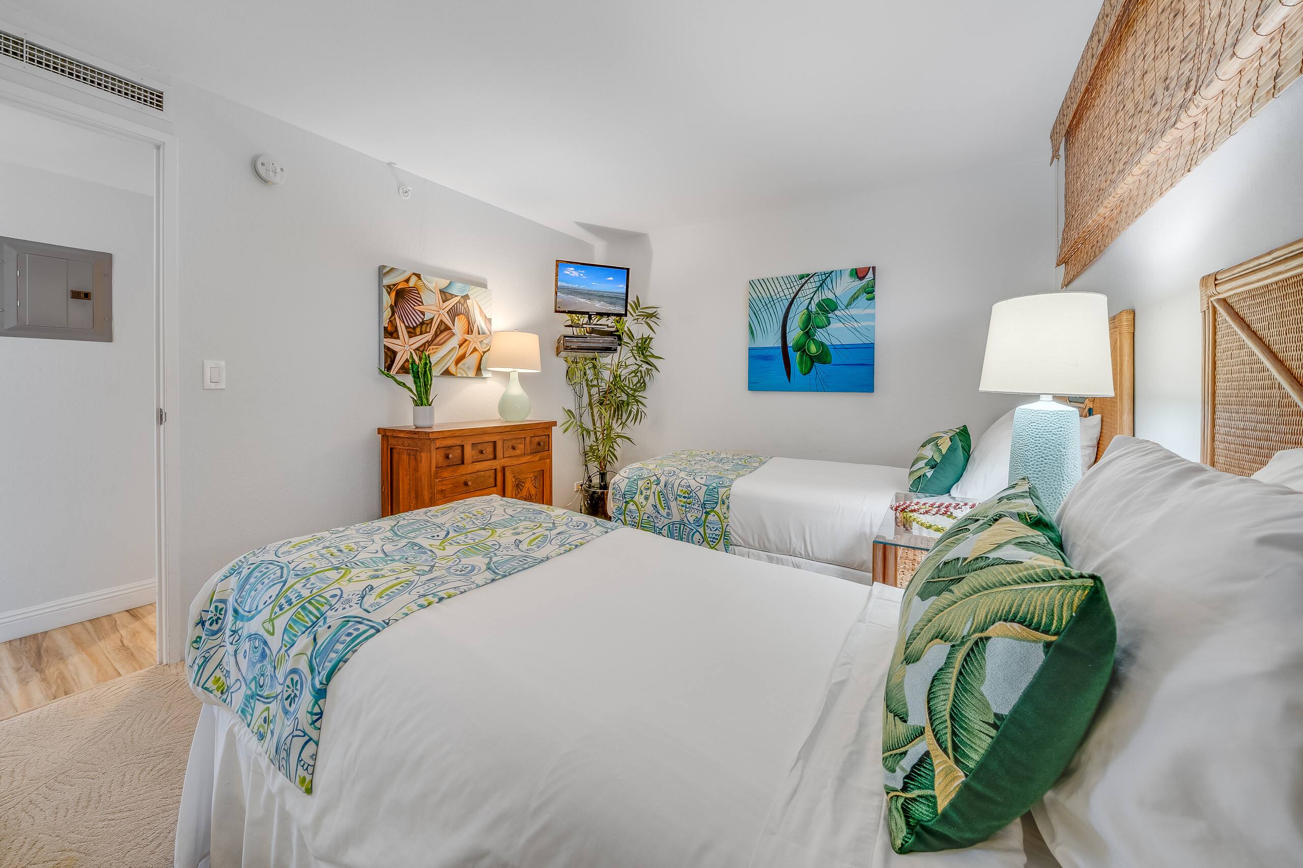 Condo in Lahaina · ★4.76 · 2 bedrooms · 4 beds · 2 baths - Image 16