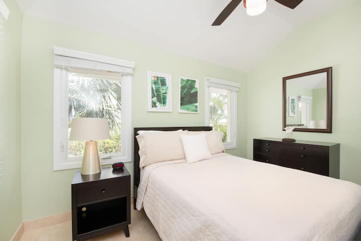 Suite Jardin avec lit Queen. 