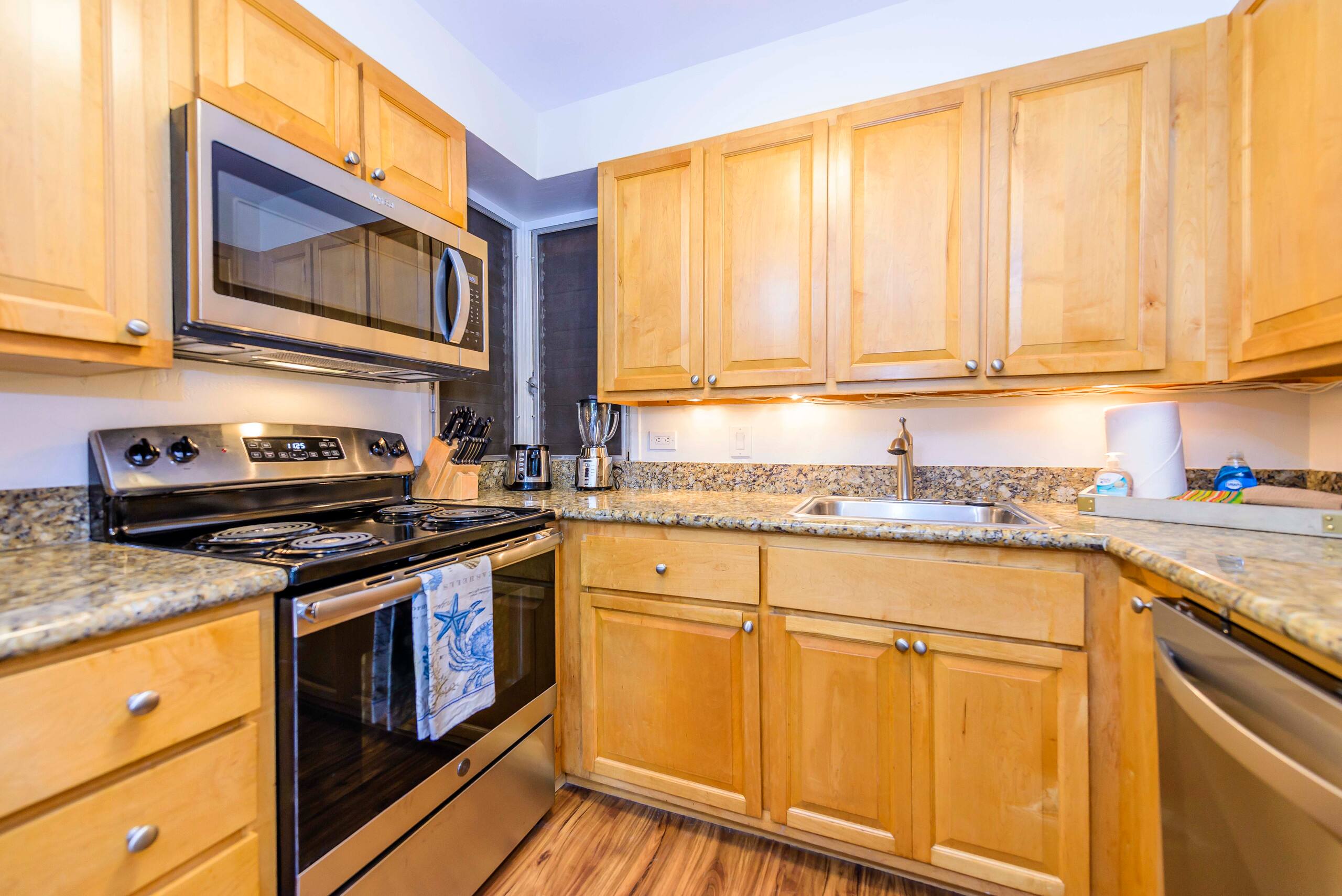 Condo in Lahaina · ★4.76 · 1 bedroom · 3 beds · 2 private baths - Image 8