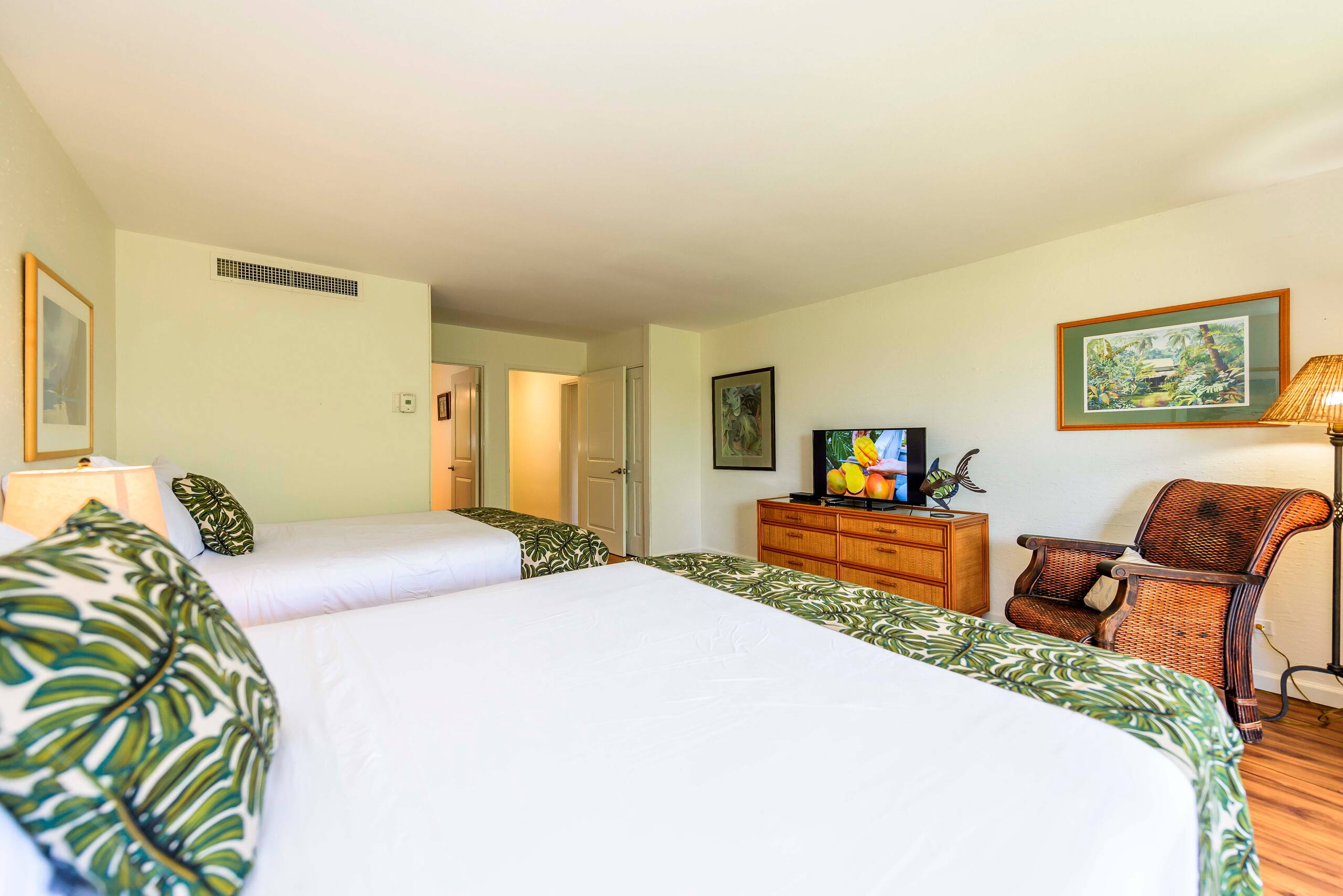 Condo in Lahaina · ★4.76 · 1 bedroom · 3 beds · 2 private baths - Image 16