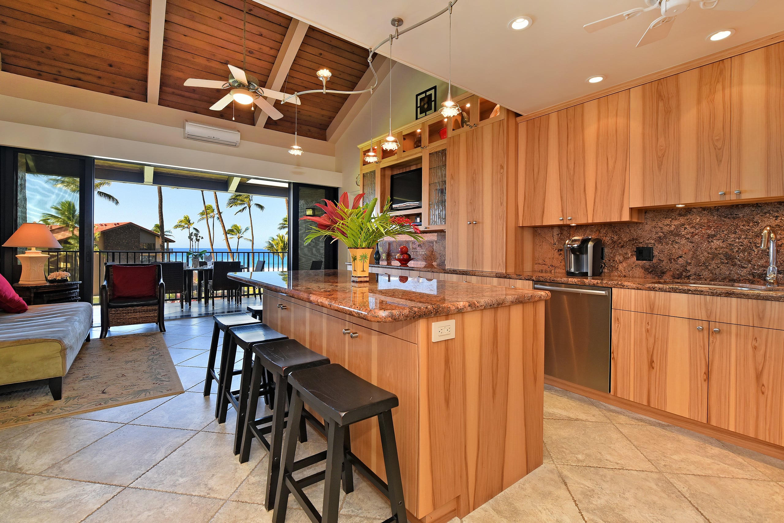 Condo in Lahaina · ★4.64 · 3 bedrooms · 5 beds · 3 baths - Image 5