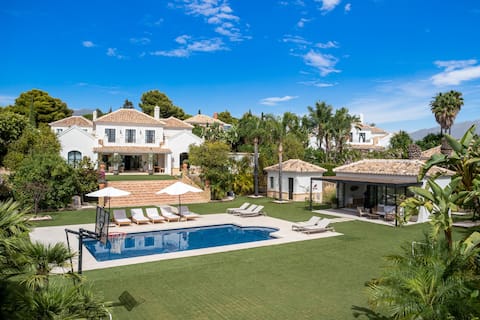 Villa Paraiso - Gym | Putting Green | Heated Pool