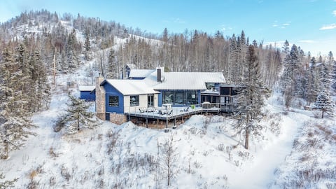 Blue House on Lutsen's Eagle Mountain
