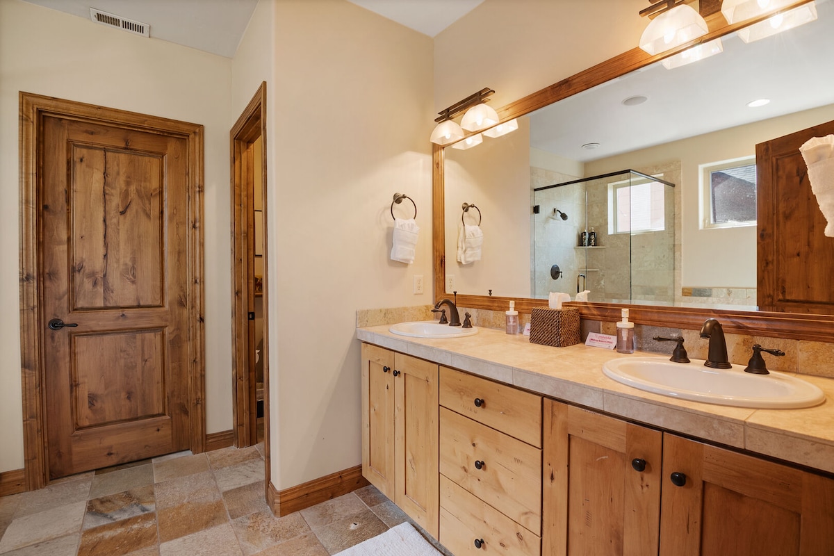 Adventure Hub ~ Luxury Turnberry 23