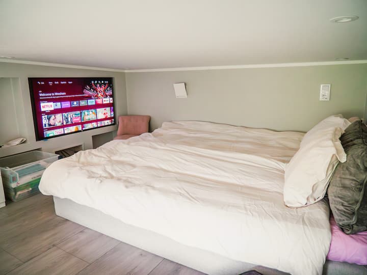 Dormitorio 5 ubicado en la pequeña casa en el loft, incluido para reservaciones de fiestas más grandes