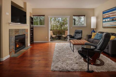 Modern Townhome, Open Floor Plan, Pool Table