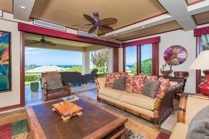 Spacious condo with backyard and ocean views