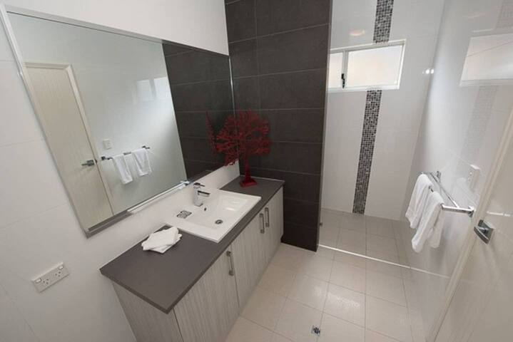 House 03 – Stone’s Throw Dunsborough gallery image 5