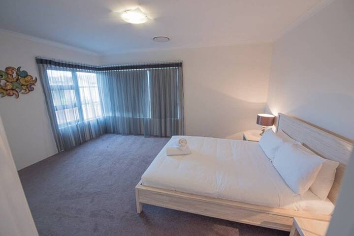 House 03 – Stone’s Throw Dunsborough gallery image 2