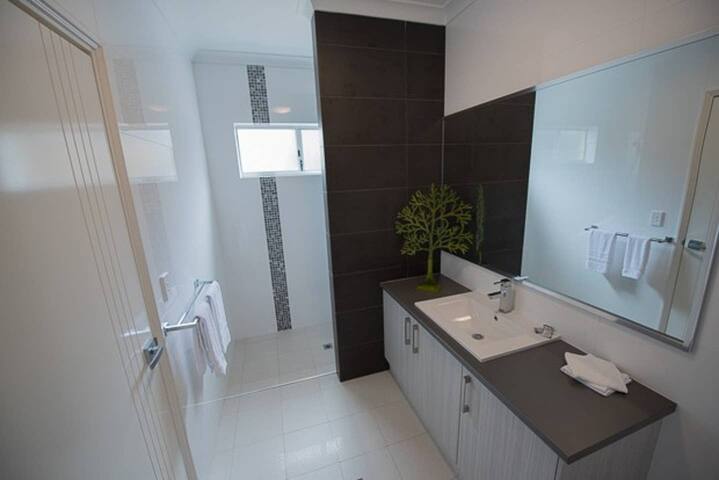 House 03 – Stone’s Throw Dunsborough gallery image 3