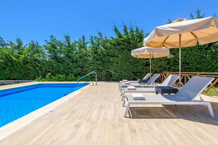 Lindos Emerald gallery image 5