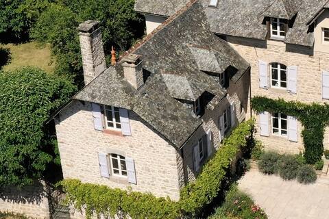 Charming cottage, 3 bedrooms, with garden