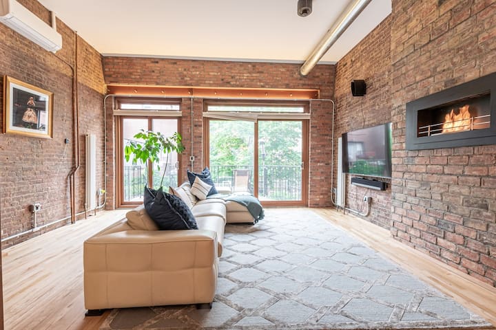 Rove Travel | Hawthorn I | Duplex Loft w/Garden