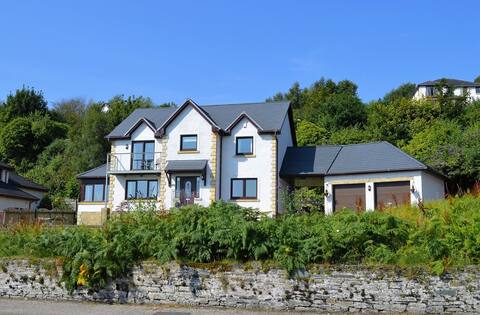 Clydeside Villa, sea views, waterfront