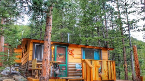 The Honeymoon Cabin @ Pine Haven Resort