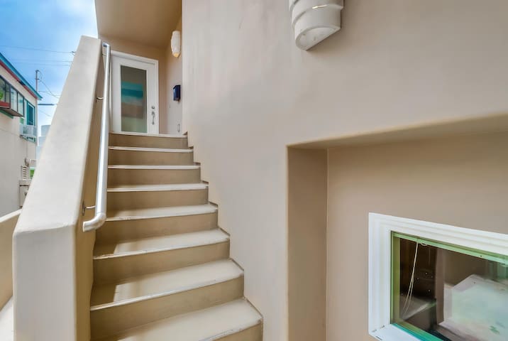 Jamaica Palms & Penthouse, Sleeps 22 gallery image 2