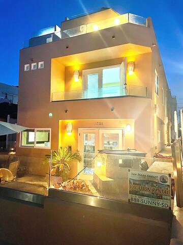 Jamaica Palms-Rooftop Deck, Patio w BBQ, Garage! gallery image 2