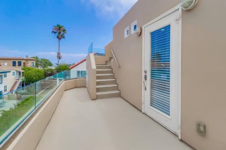 Jamaica Penthouse-Rooftop Deck, Steps to the Beach gallery image 4