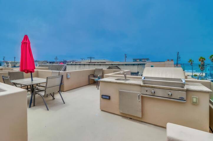 Jamaica Penthouse-Rooftop Deck, Steps to the Beach gallery image 3