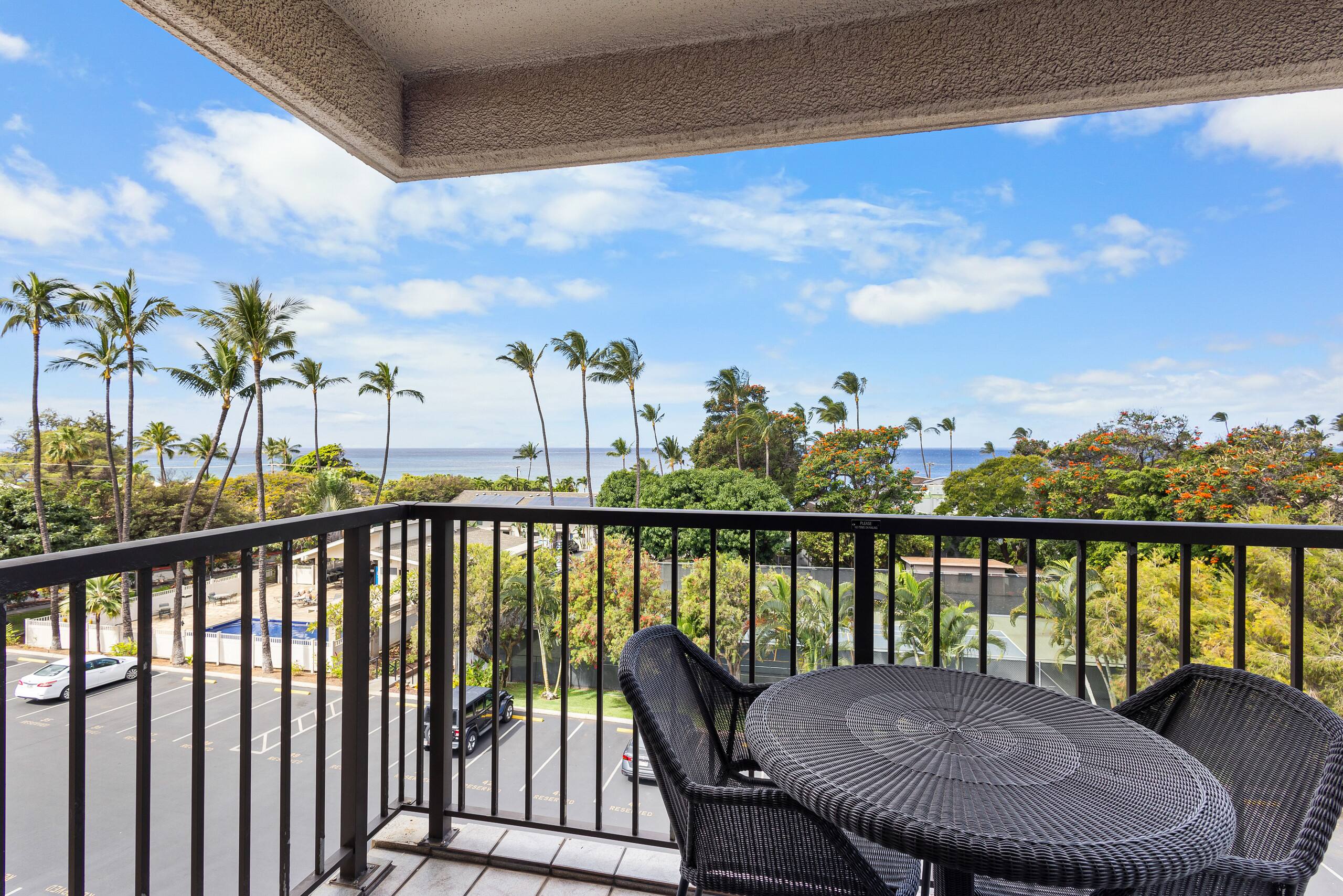 Condo in Kihei · ★4.33 · Studio · 1 bed · 1 bath - Image 3