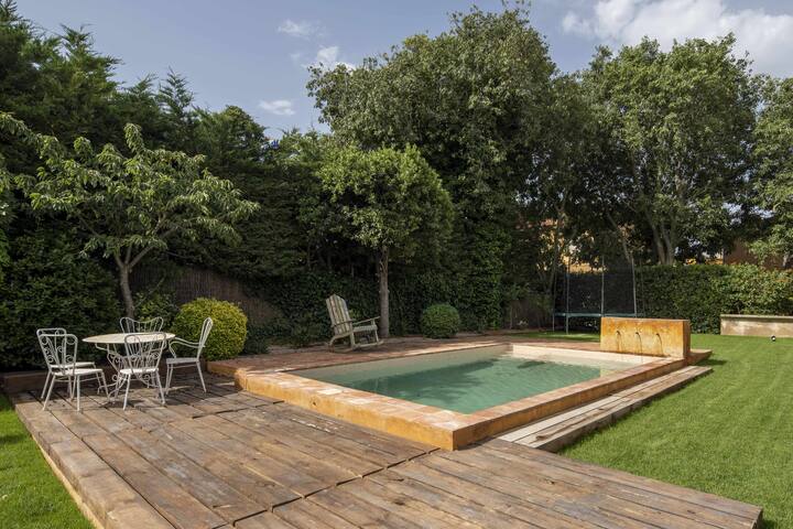 Casa rural con piscina en Garrigàs gallery image 3