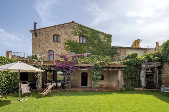 Casa rural con piscina en Garrigàs gallery image 4