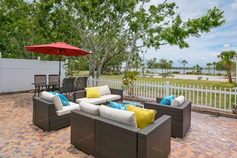 Walk 2 Beach & Ocean Center | 60' Driveway