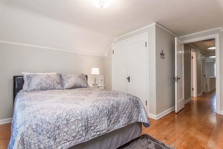 3rd-Bedroom (Queen) on Upper Floor | Adjacent to 2nd-Full Bath on Upper Floor