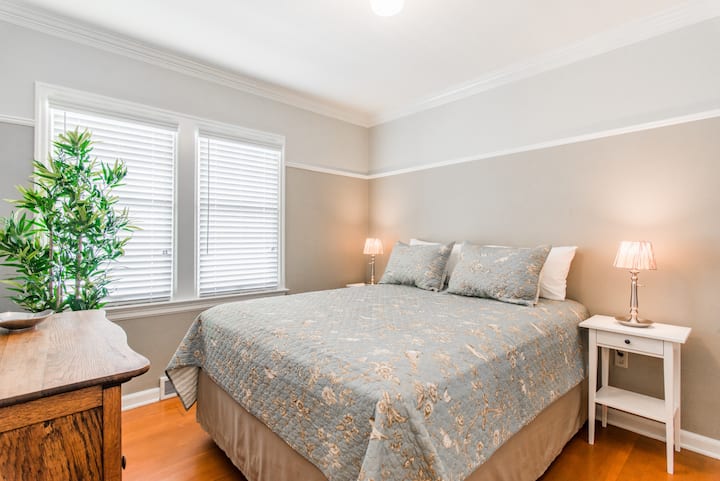 2nd-Bedroom (Queen) on Main Floor | Adjacent to 1st-Full Bath on Main Floor
