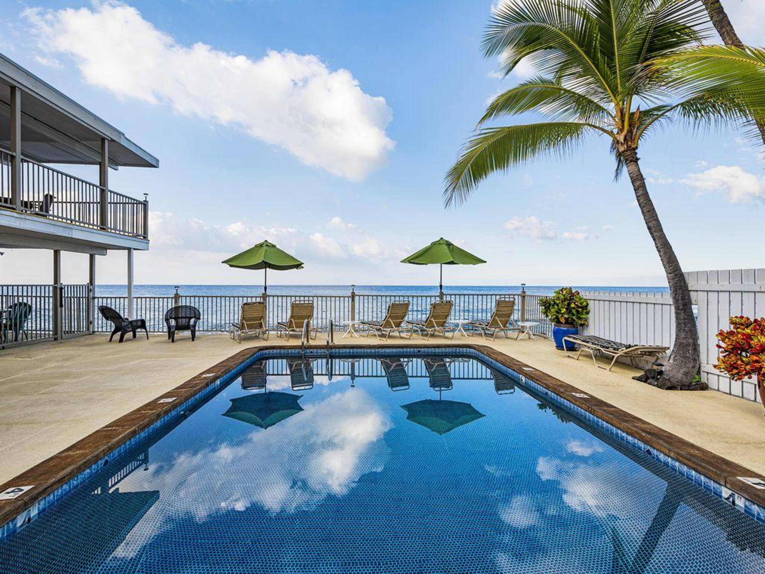 Condo in Kailua-Kona · ★4.47 · 1 bedroom · 2 beds · 1 bath - Image 1