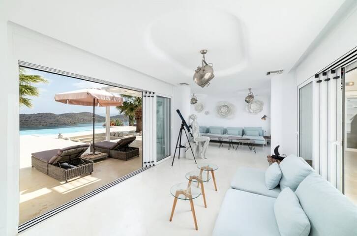 Elunda Bay Great Villa with Infinty Pool & Views gallery image 3