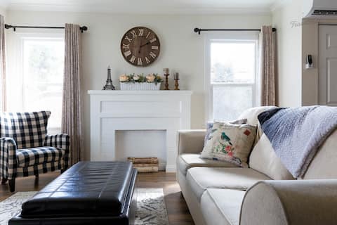 Charming 2BR Farmhouse + Tesla Charger #TravelSGV