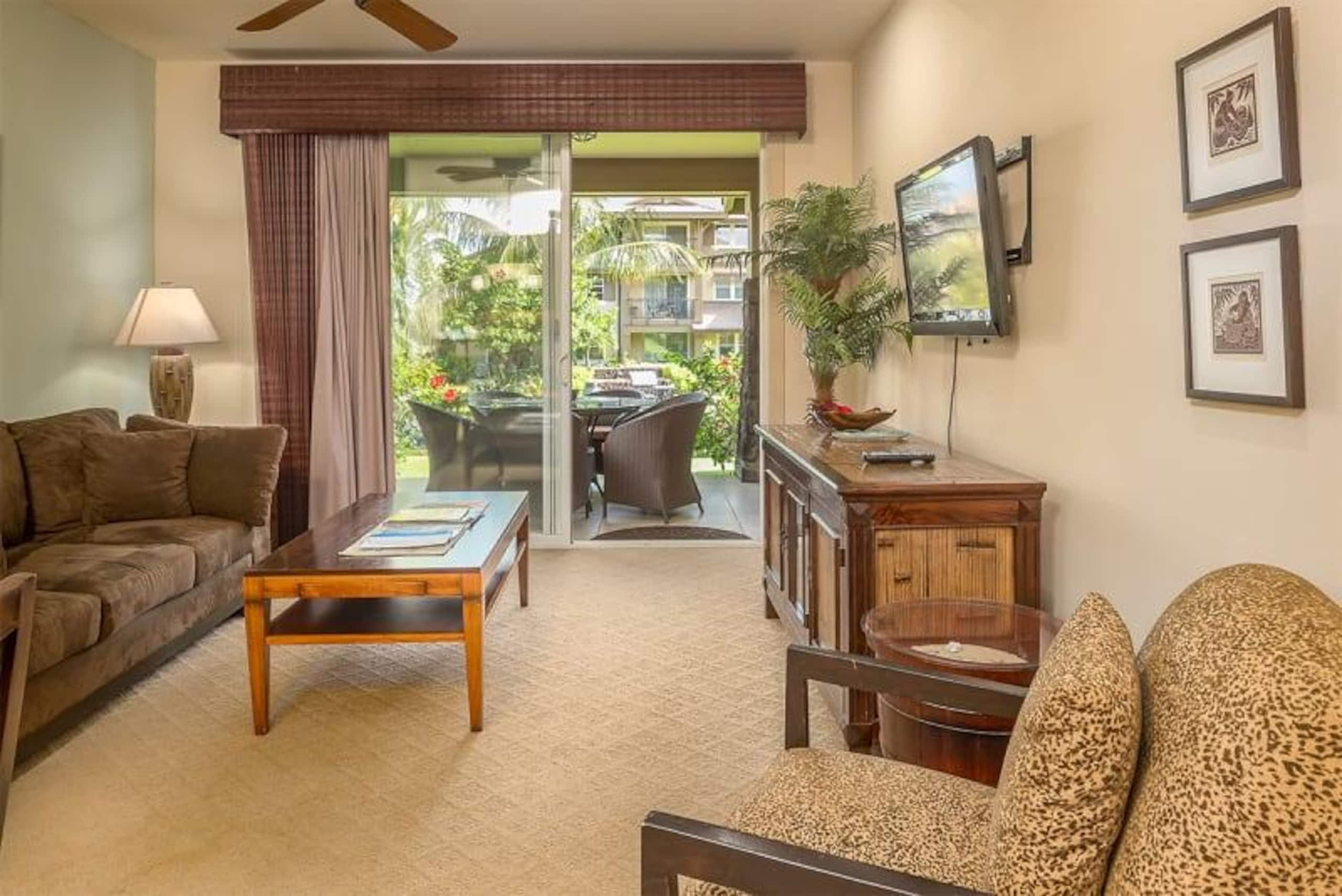 Coastal retreat w/ resort pool & garden lanai - Photo 2