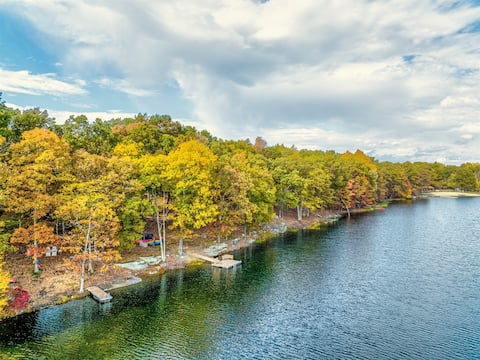 Lux Lakefront, Pool, SnowBoard, Firepit, Hot Tub