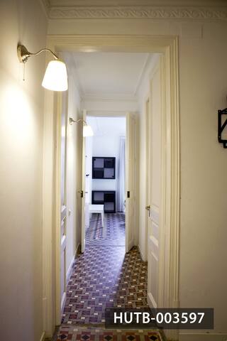 Big apartment Barcelona Gran via gallery image 4