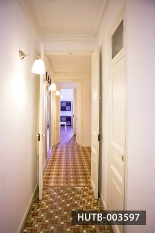 Big apartment Barcelona Gran via gallery image 3