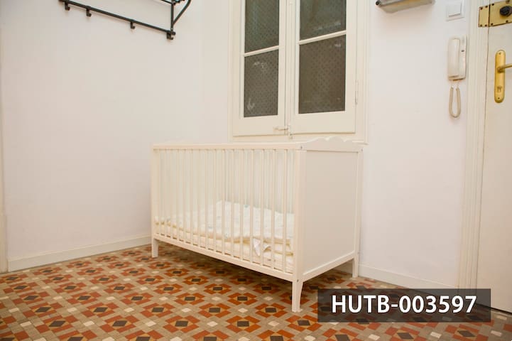 Big apartment Barcelona Gran via gallery image 2