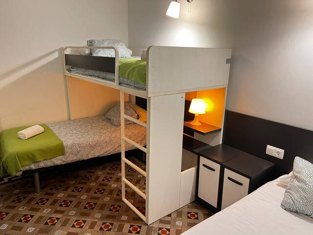 Big apartment Barcelona Gran via gallery image 5