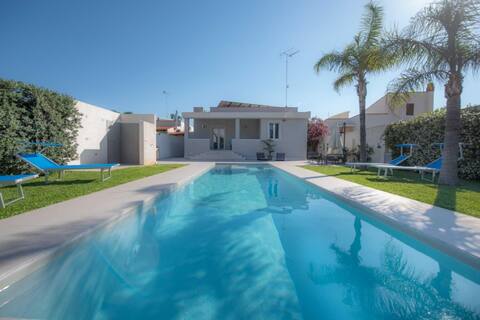 Villa with private pool 600m from the beach