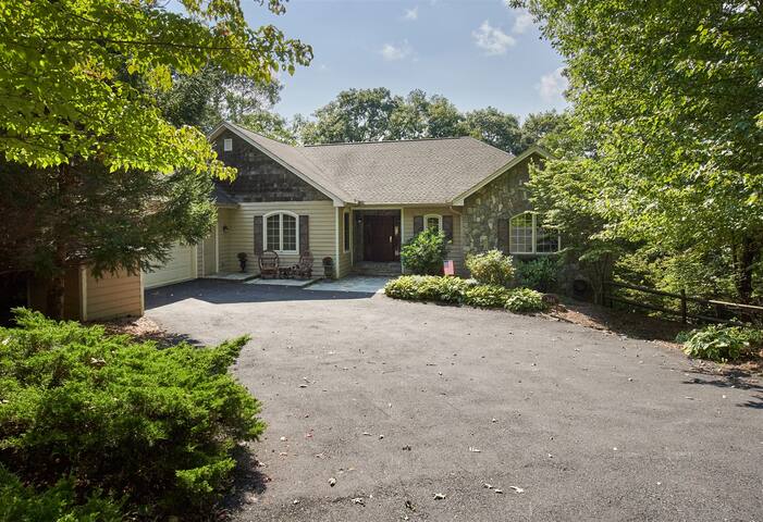 Blowing Rock Properties Inc managed Airbnb listing 1